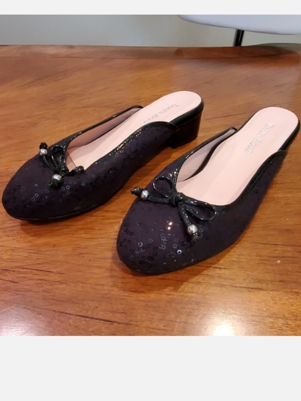 Like NEW Taryn Rose sequin slides
